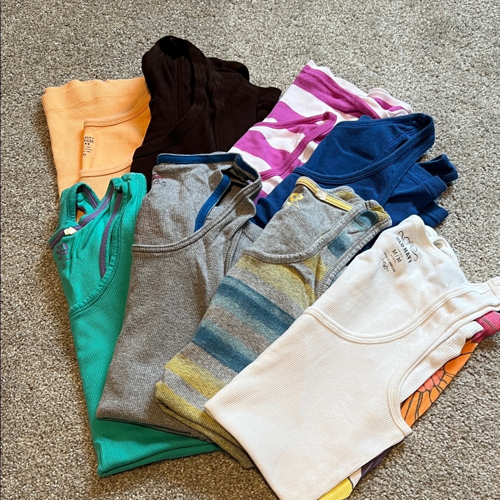 Assorted juniors/womens tanks